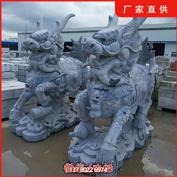 青石雕刻麒麟大型雕塑，為景區(qū)墓園增添靚麗風(fēng)采