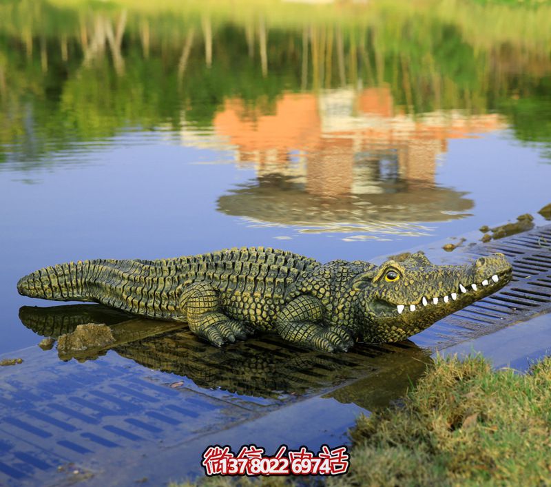 仿真鱷魚雕塑玻璃鋼擺放湖邊 仿真鱷魚雕塑玻璃鋼擺放湖邊