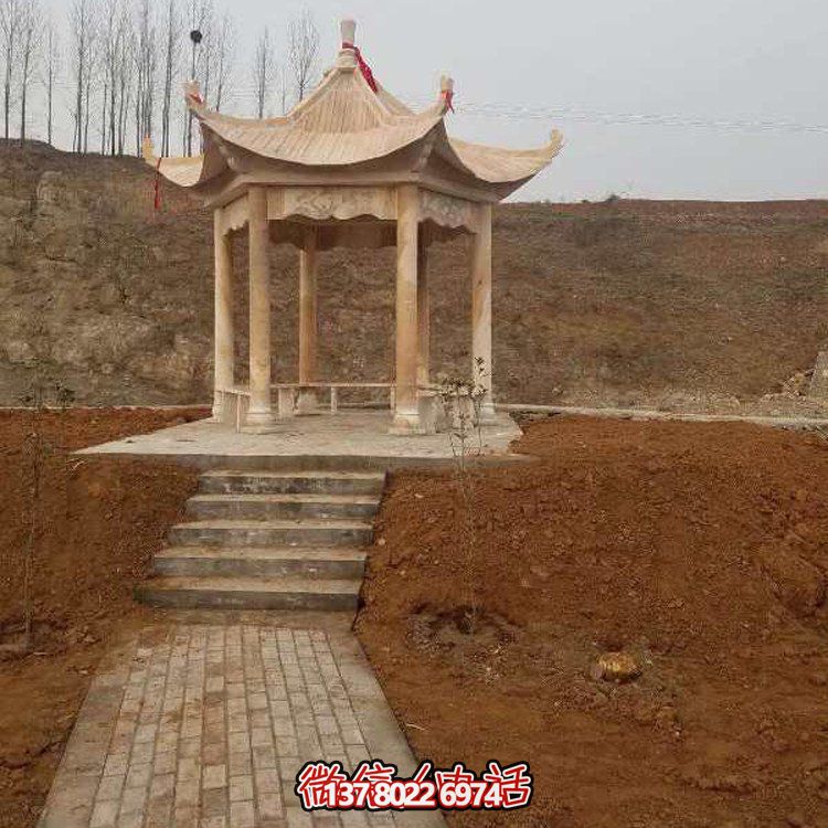 色彩斑斕的晚霞紅涼亭，讓您享受中式園林的繽紛景點