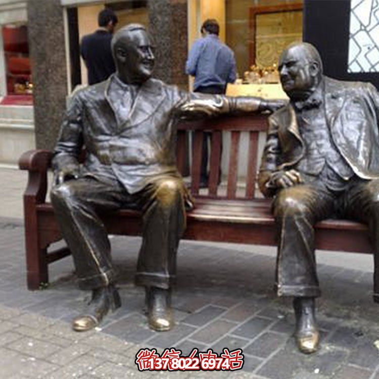 黃銅西方人物雕塑，讓街頭活躍起來