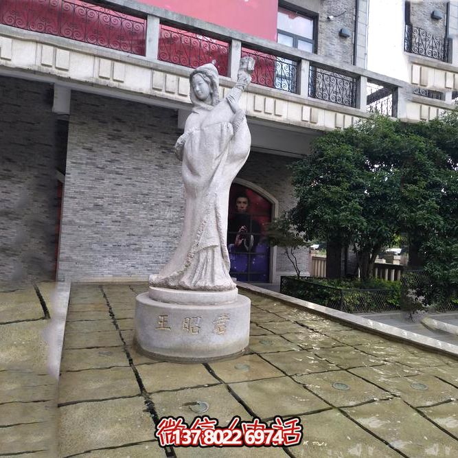 傳承歷史的美，贊美女王的神奇雕像