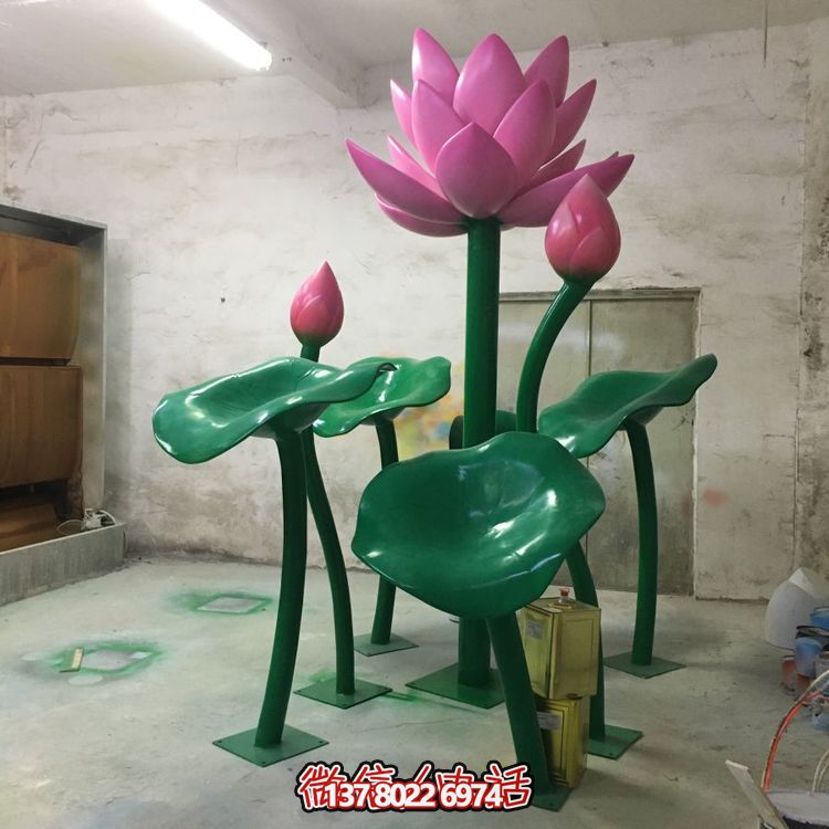 大型不銹鋼彩繪蓮花擺件，為游樂場、商場、戶外公園增色