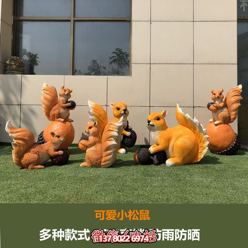 可愛小松鼠雕塑給森林公園、游樂園帶來美好時光