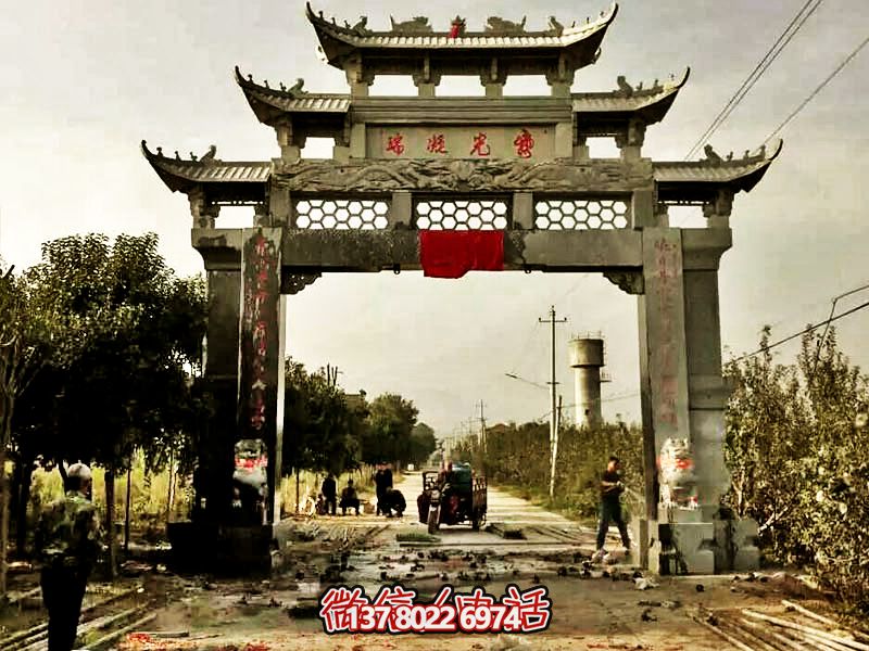 裝飾新村莊單門牌坊,青石鏤空浮雕精美 裝飾新村莊單門牌坊,青石鏤空浮雕精美