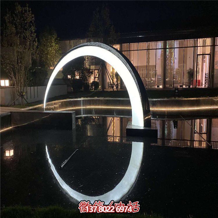 不銹鋼發(fā)光圓環(huán)雕塑，點(diǎn)亮戶外園林景觀