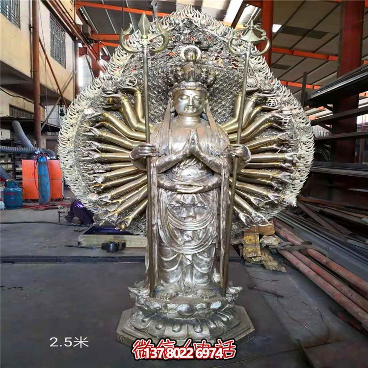 游覽千手觀音大型景觀雕塑，探索本土古代寺廟文化