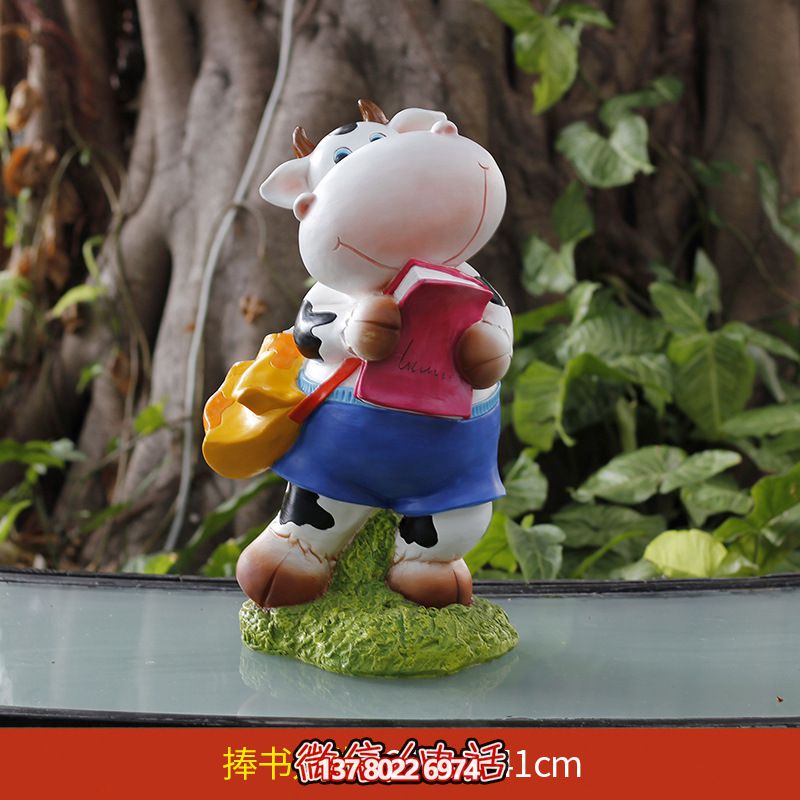 玻璃鋼雕塑牛，伴你一起看書，營造完美草坪