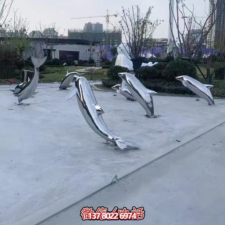 海豚不銹鋼雕塑，點綴小區(qū)樓盤綠化裝飾