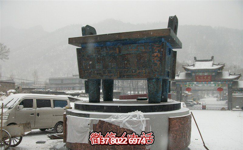 大型仿古青銅雕塑，營造獨特的戶外景觀