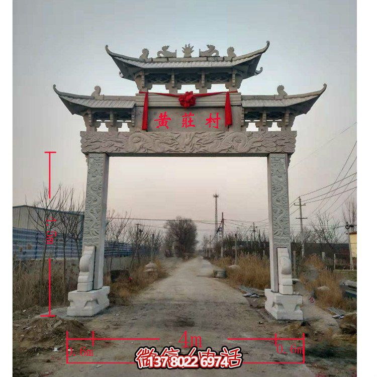 精美青石單門牌坊，點(diǎn)綴村莊門口