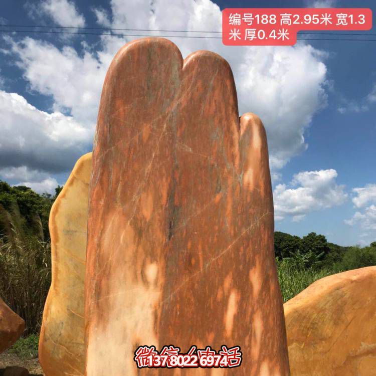 大型黃蠟景觀石雕塑，點綴自然美景