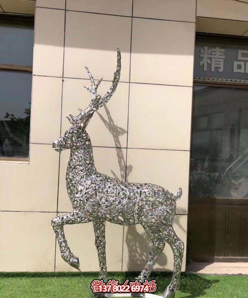 不銹鋼梅花鹿雕塑，走出別墅的美