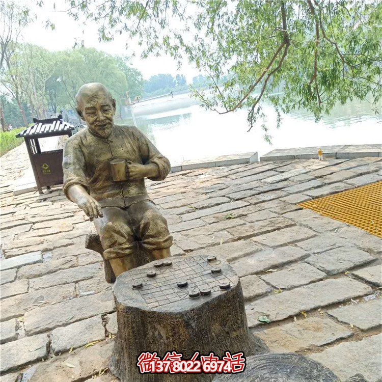 玻璃鋼雕塑仿銅老頭，點綴公園里