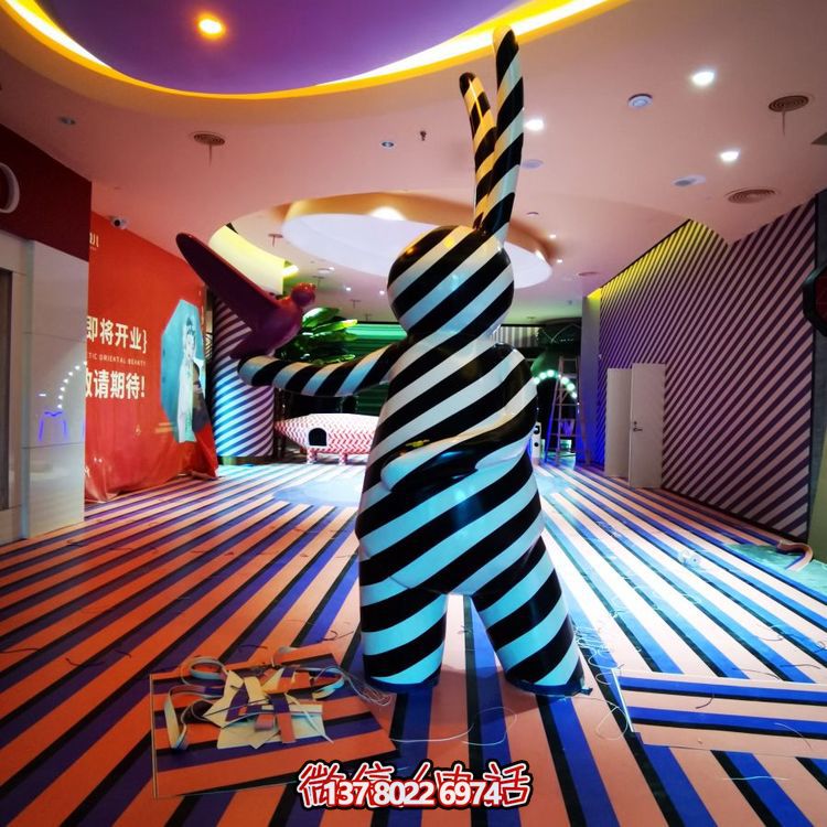 創(chuàng)意彩繪玻璃鋼室內擺件