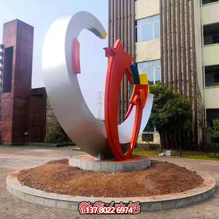 精致不銹鋼月牙雕塑，打造現(xiàn)代都市景觀