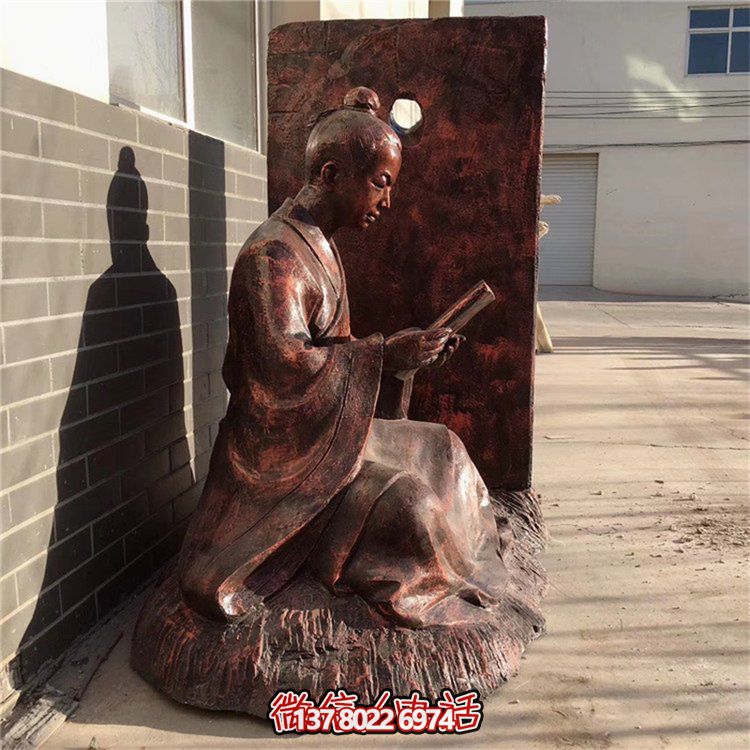 創意銅雕鑿人物看書借光雕塑，點亮景區美好氛圍