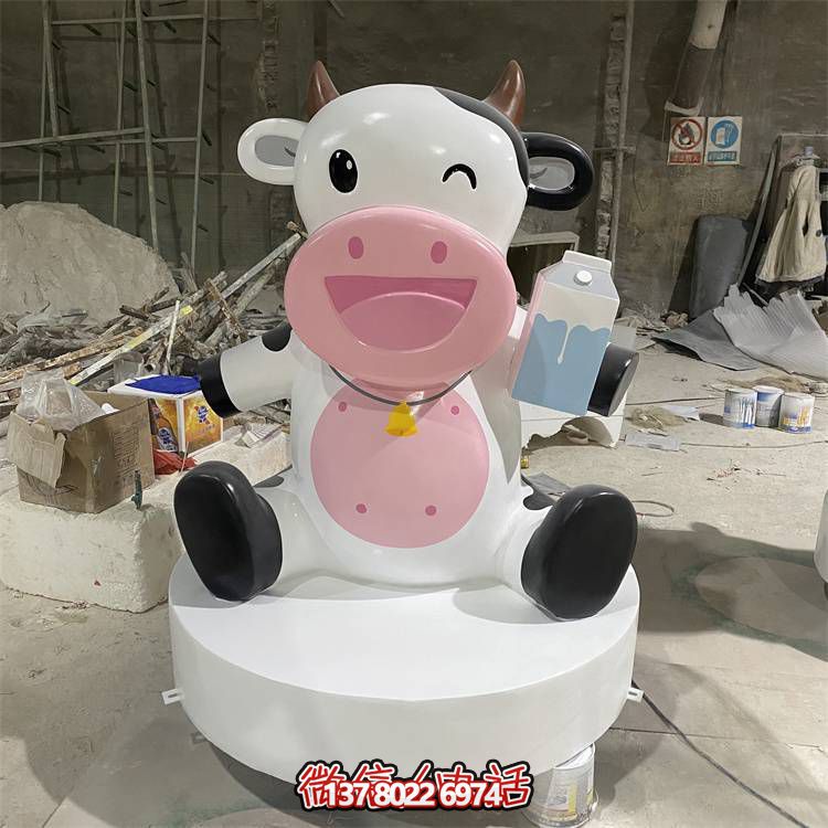 玻璃鋼雕塑，營造優雅卡通奶牛公仔氣氛