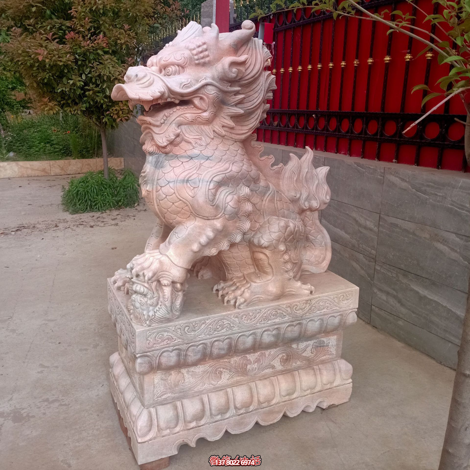 大型仿真麒麟雕塑，增添寺廟園林景觀紅晚霞之美