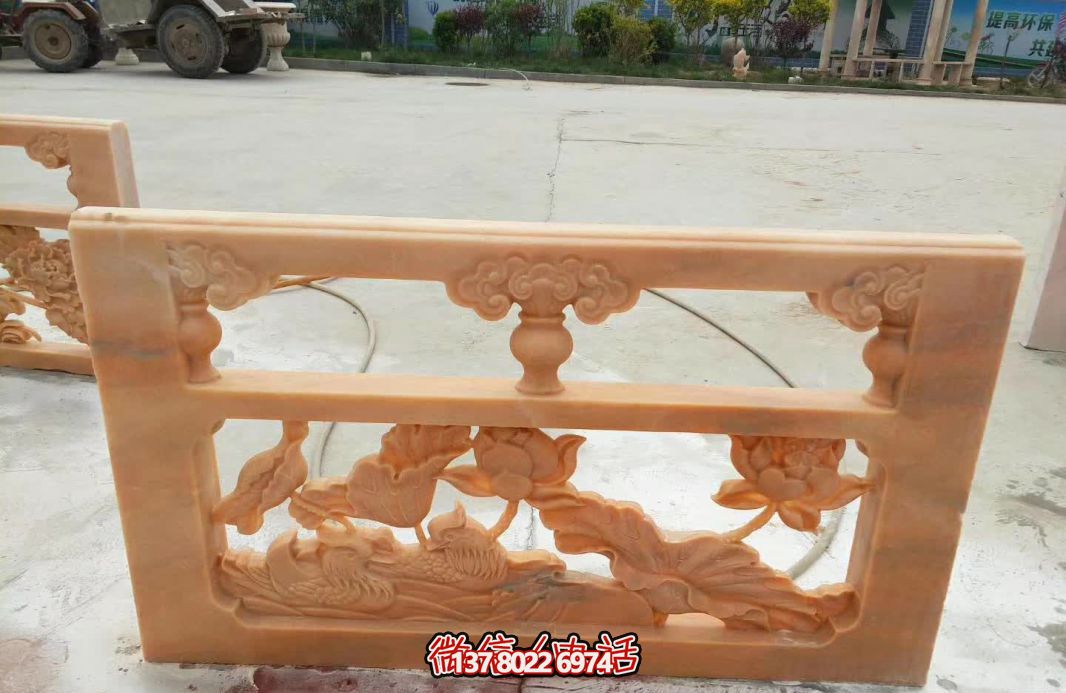 紅色浮雕護(hù)欄，點(diǎn)綴陽臺(tái)庭院裝飾