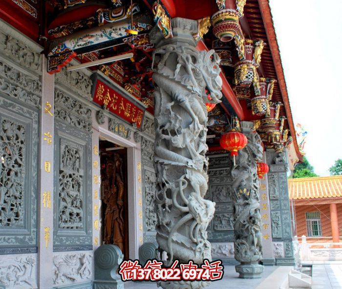 龍柱浮雕，裝飾寺廟門前景觀