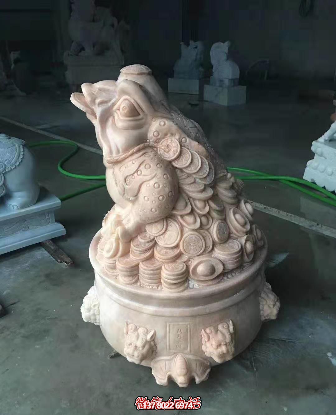 公園擺放的花崗巖石雕創(chuàng)意金蟾雕塑 公園擺放的花崗巖石雕創(chuàng)意金蟾雕塑