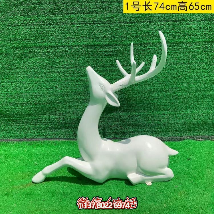 白色的梅花鹿，臥姿，仰頭，可上色