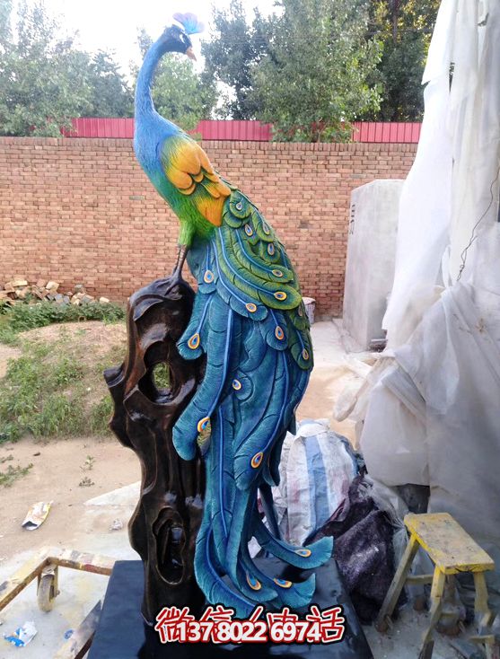 鳳凰雕景區(qū)玻璃鋼彩繪高傲的鳳凰雕塑 鳳凰雕景區(qū)玻璃鋼彩繪高傲的鳳凰雕塑