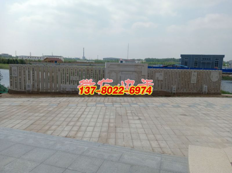 蘆葦湖景墻：孔子教學，長20米，高2